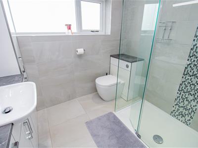 SHOWER ROOM/W.C.